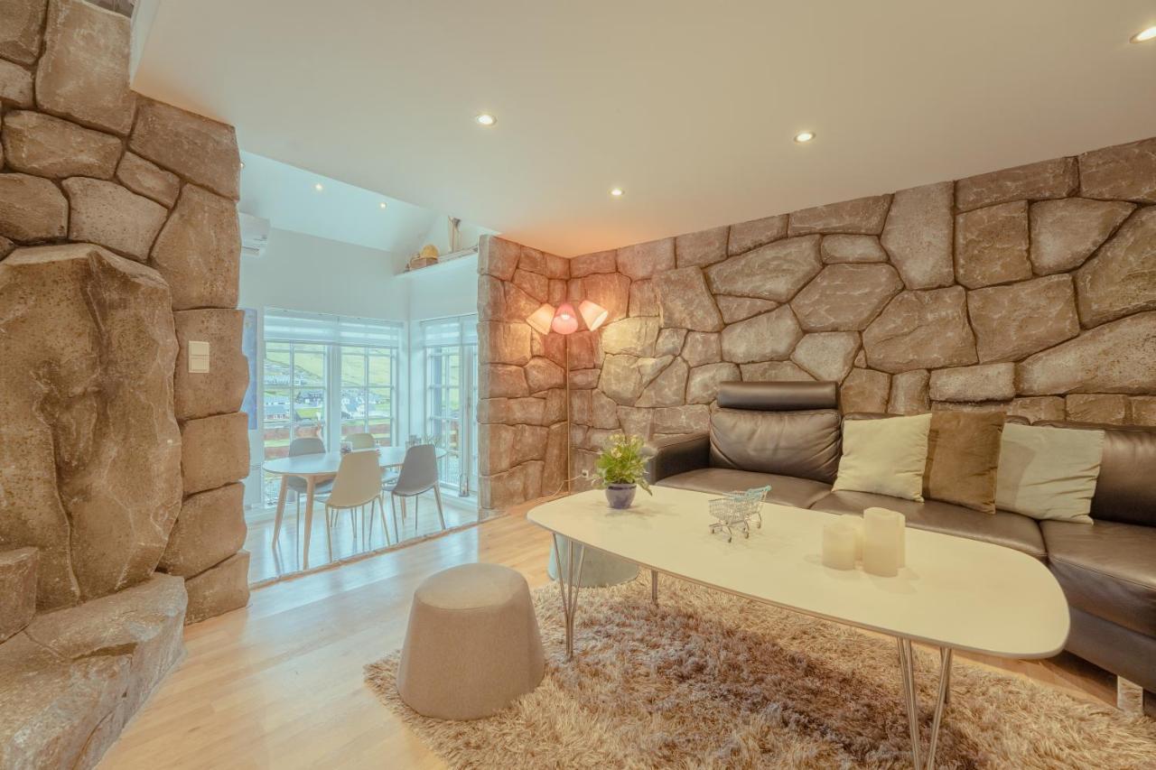 Luxurious Farm House - Á Snætu - Unique Sandavágur Extérieur photo